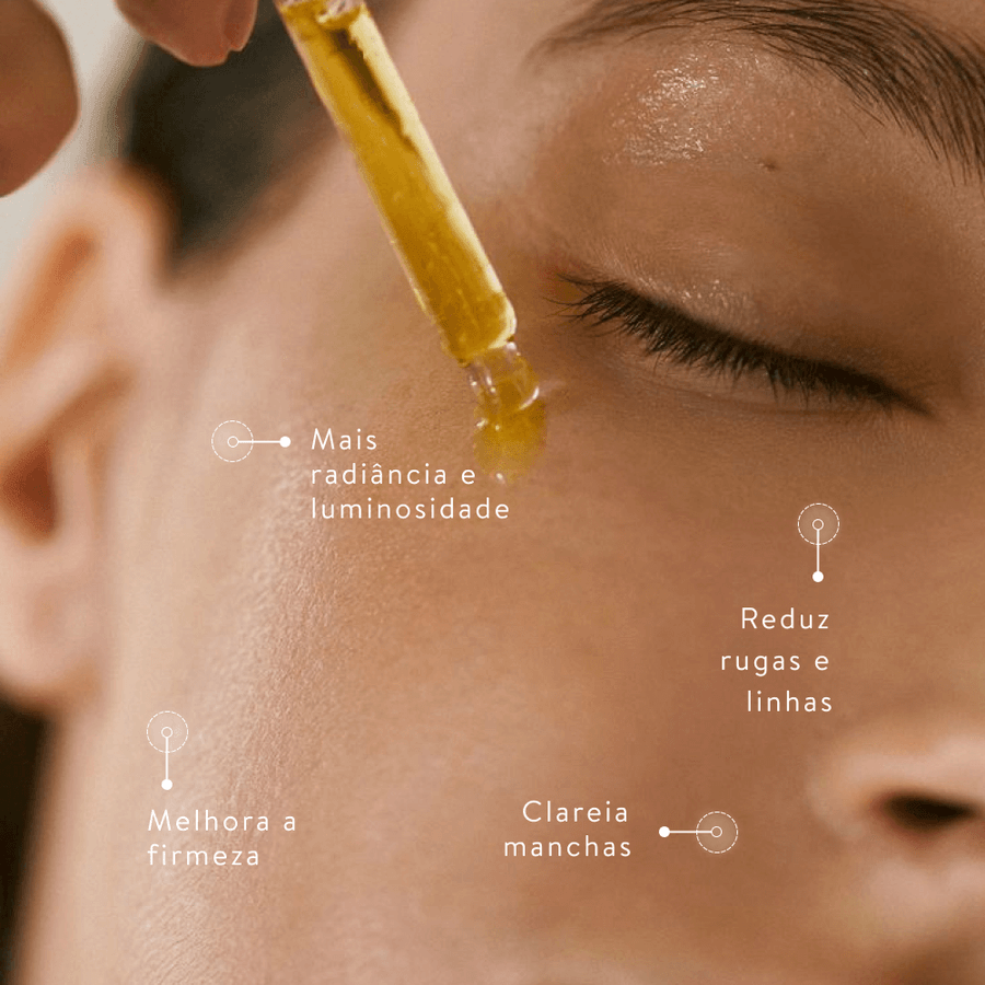 mulher aplicando sérum facial no verão com luz natural