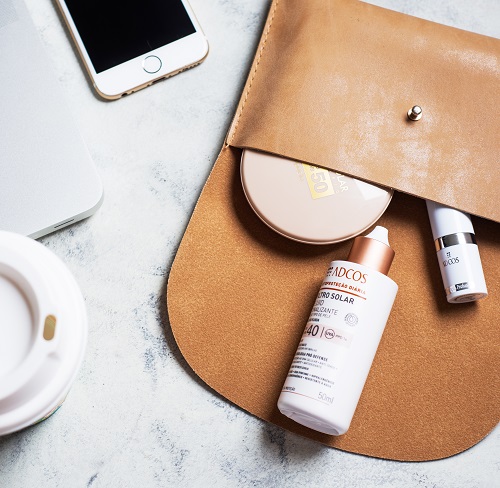 Inclua a fotoproteção na sua rotina diária para evitar a insolação | ADCOS